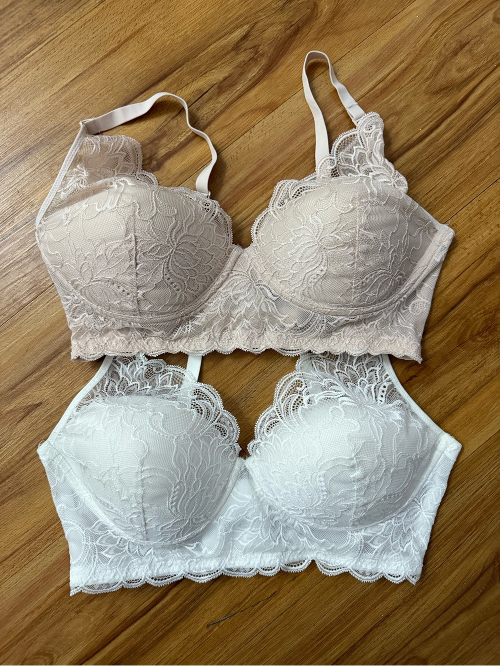 Maidenform Lace Longline Underwire Bra in Cream and White